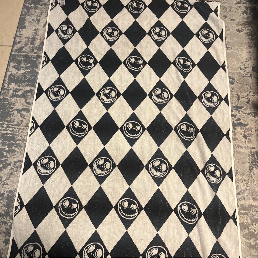 Disney The Nightmare Before Christmas Beach Towel Black And White - Picture 8 of 10